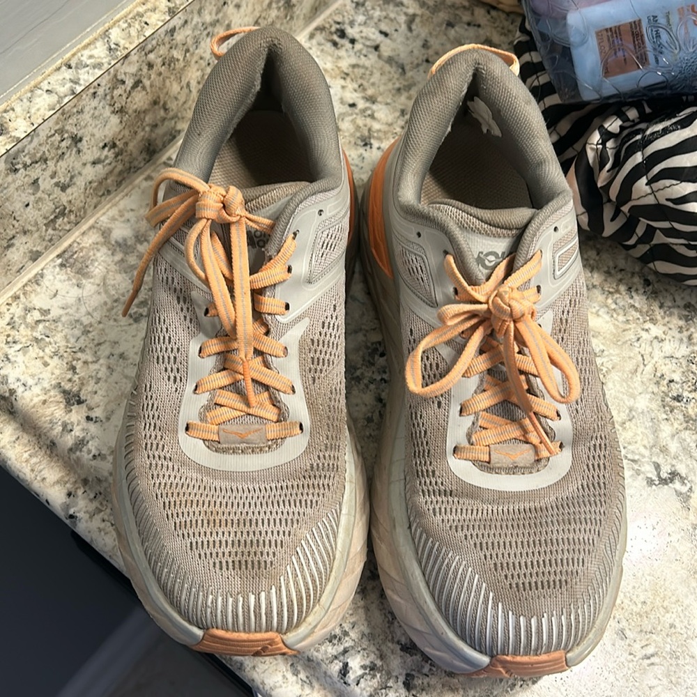 Hokas